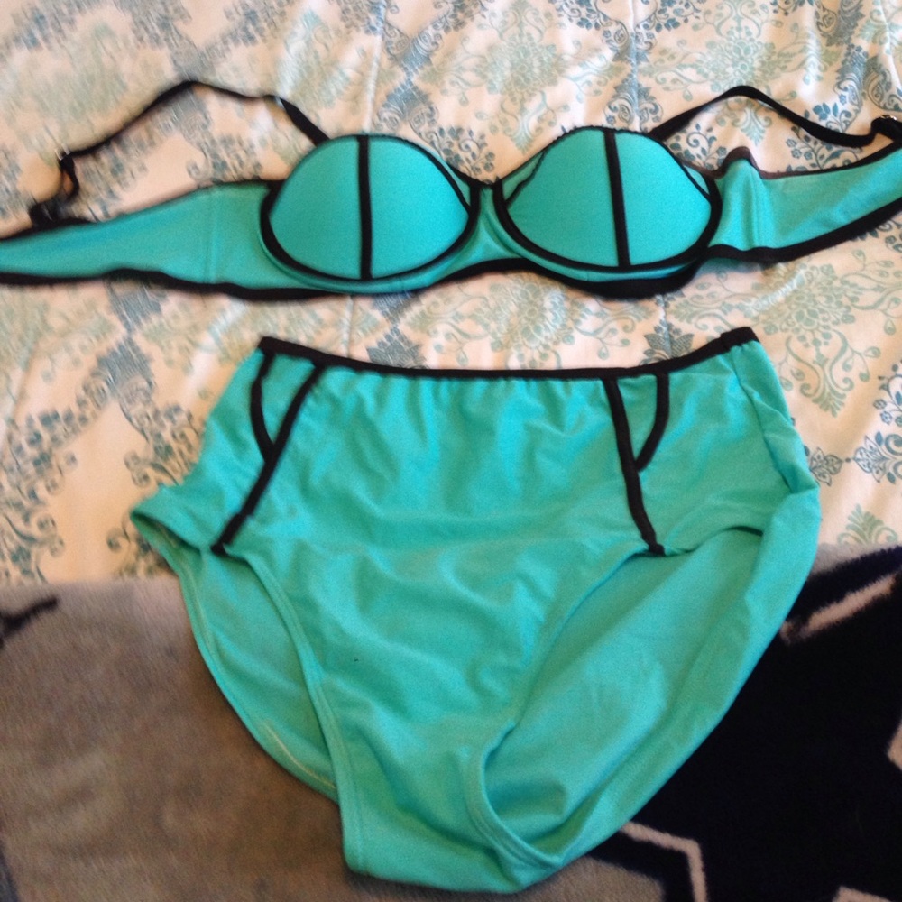 1 hour sale.. teal and black bikini size Xxl.