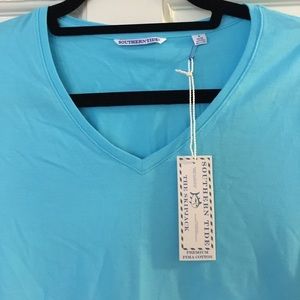 Southern Tide v-neck T-shirt!