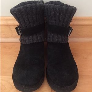 Short black Ugg boots