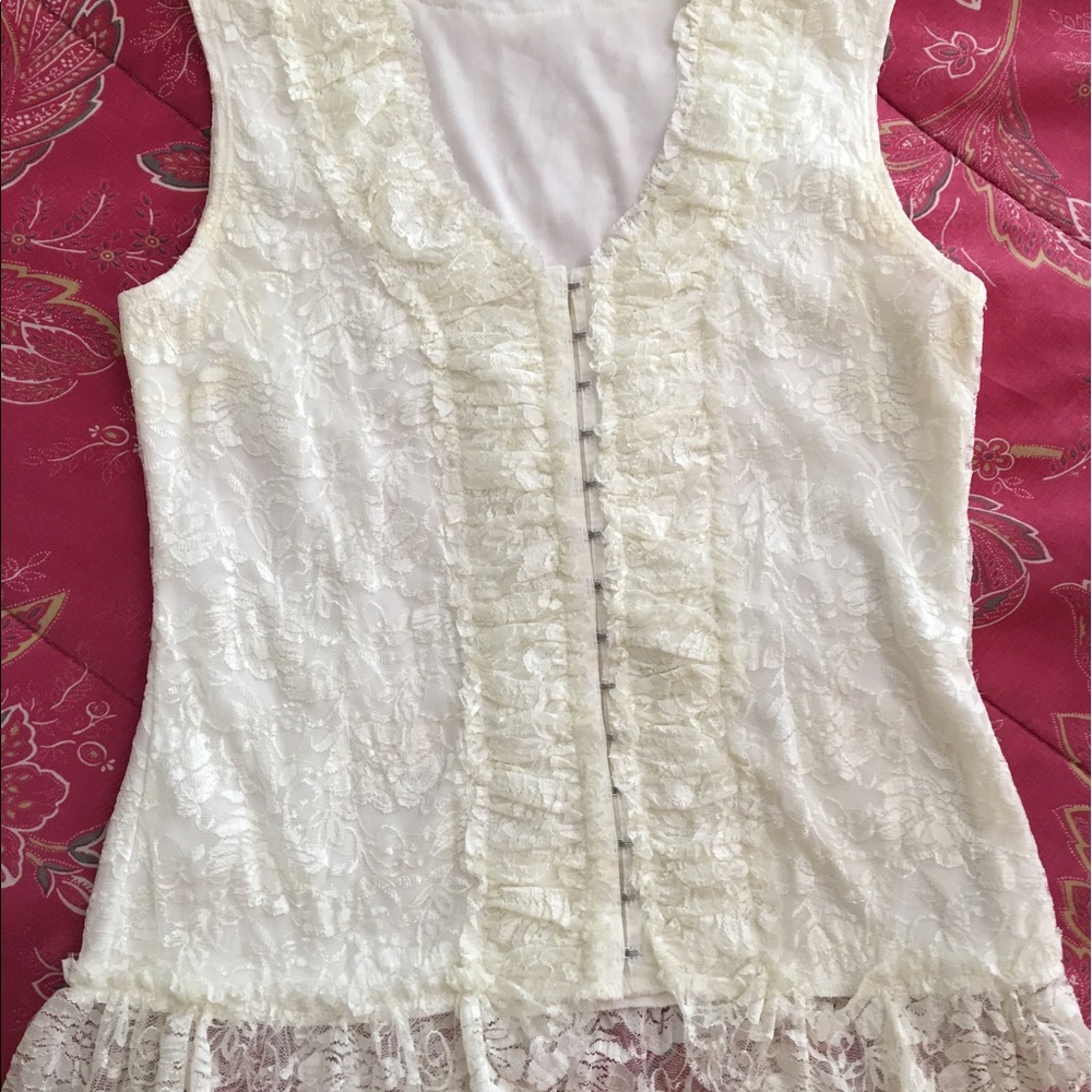 E.k. Designs petite white top