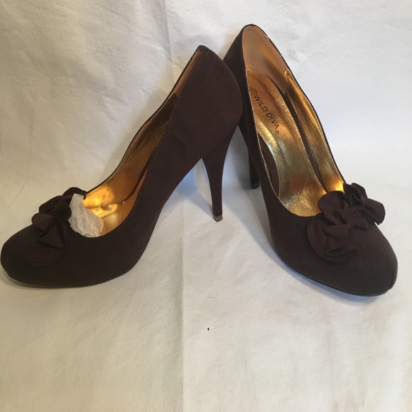 2 pair!๐๐ Wild Diva brown & gray suede pumps - Picture 3 of 5