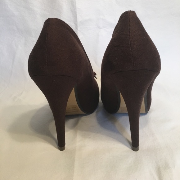 2 pair!๐๐ Wild Diva brown & gray suede pumps - Picture 4 of 5