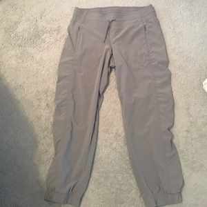 Athleta size 2 Capri joggers