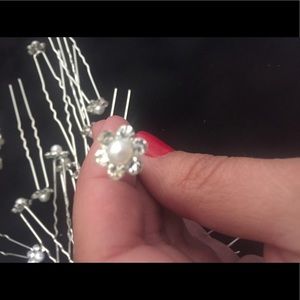 Set of 20 Pearl and rhinestones hair pin clips.