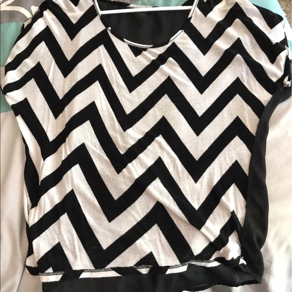 Black and white Chevron top  with sheer back - Picture 1 of 3