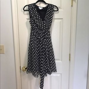 Maternity dress, black with off-white dots.