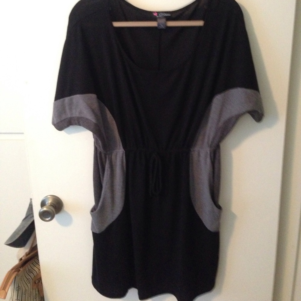 Super cute black and grey midi Maxi.