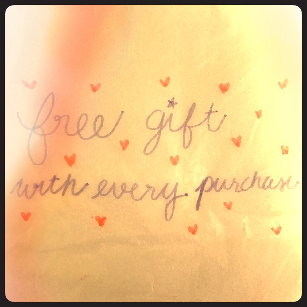 ❤️💛💚💙💜 FREE SURPRISE GIFT WITH PURCHASE 😎☺️😊