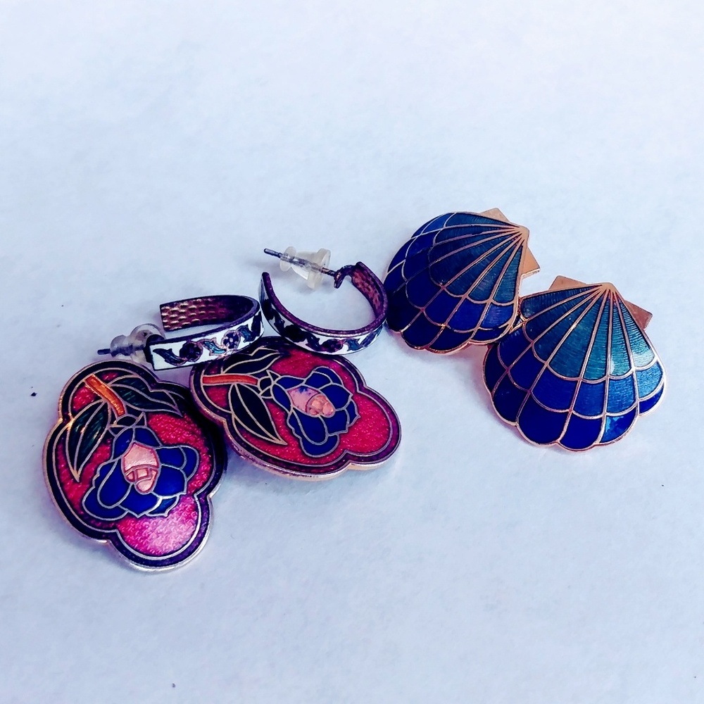 Beautiful vintage gold tone Cloisonne earrings