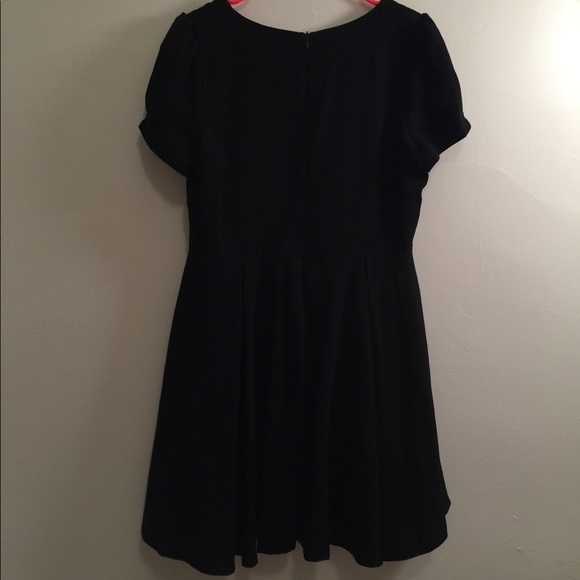 ModCloth Kling Black Structured Dress Classic LBD - Picture 2 of 3