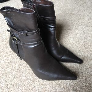 Low dressy boots