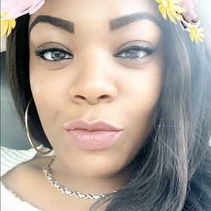 Meet your Posher, Iesha-Shoe Fanatic selling Shoes