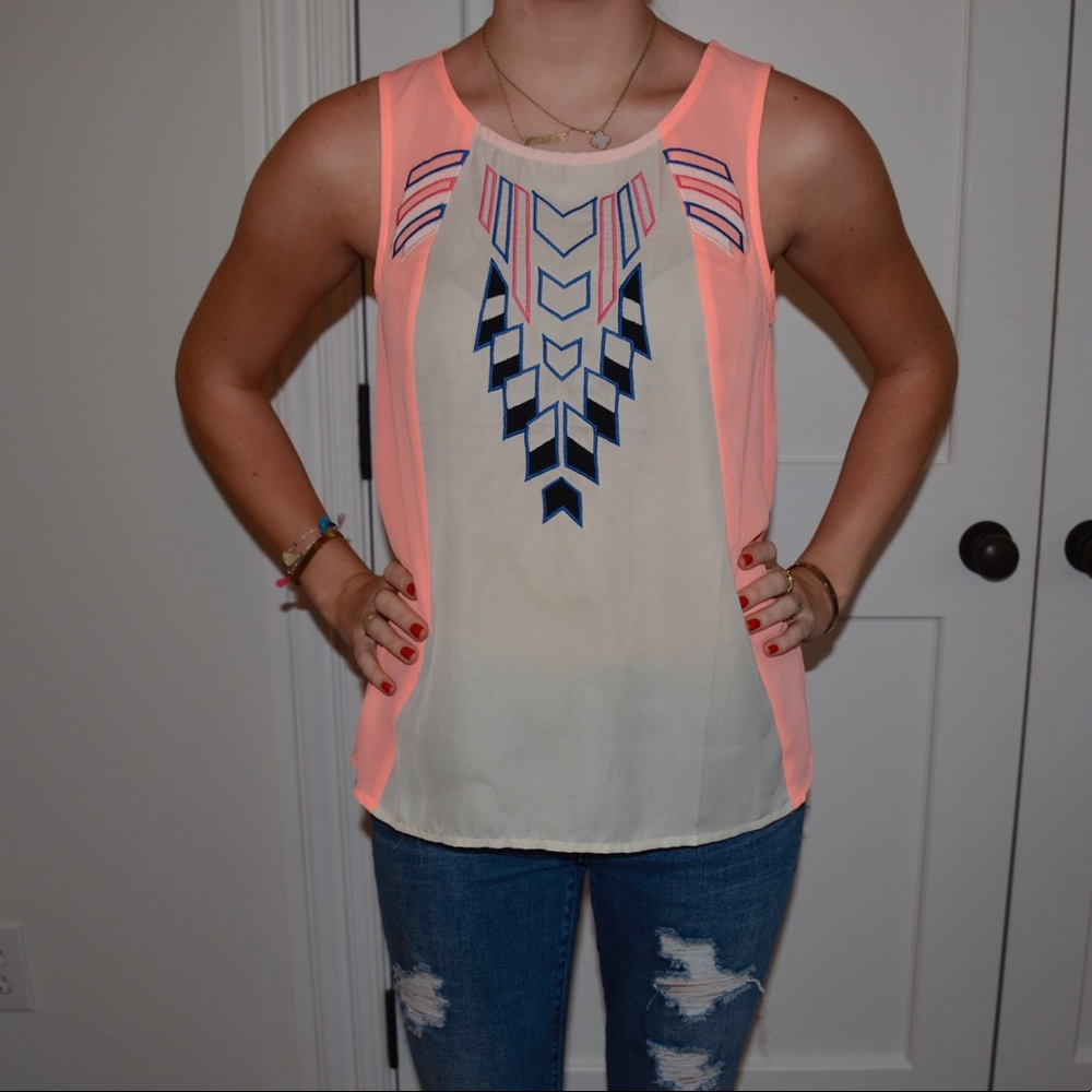Summer blouse with cool back detail!! NEVER WORN