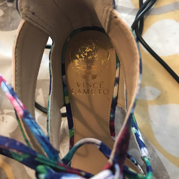 Vince Camuto heels - Picture 3 of 5