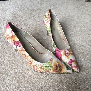Floral heels with pink and beige