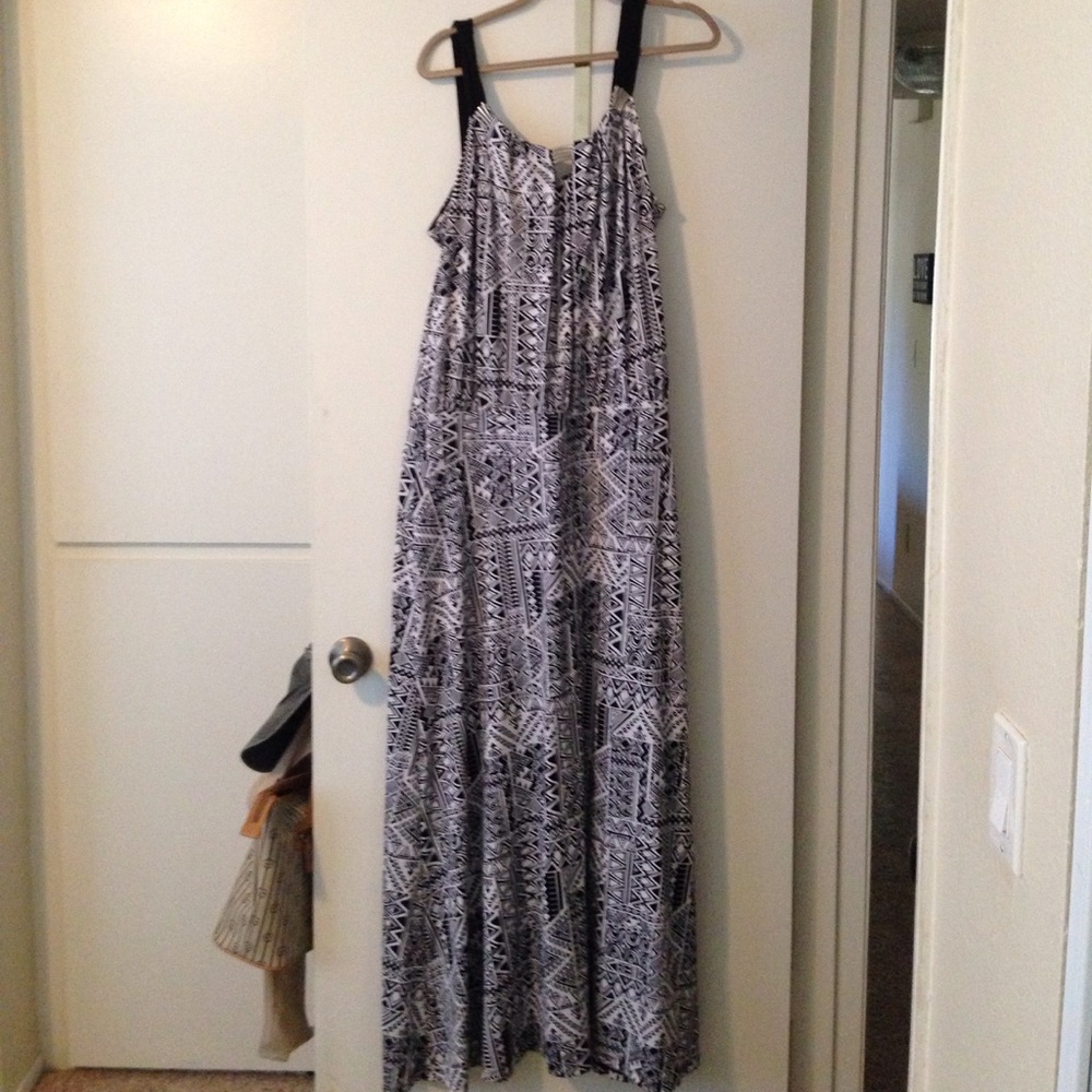 Black and white Maxi size Xl
