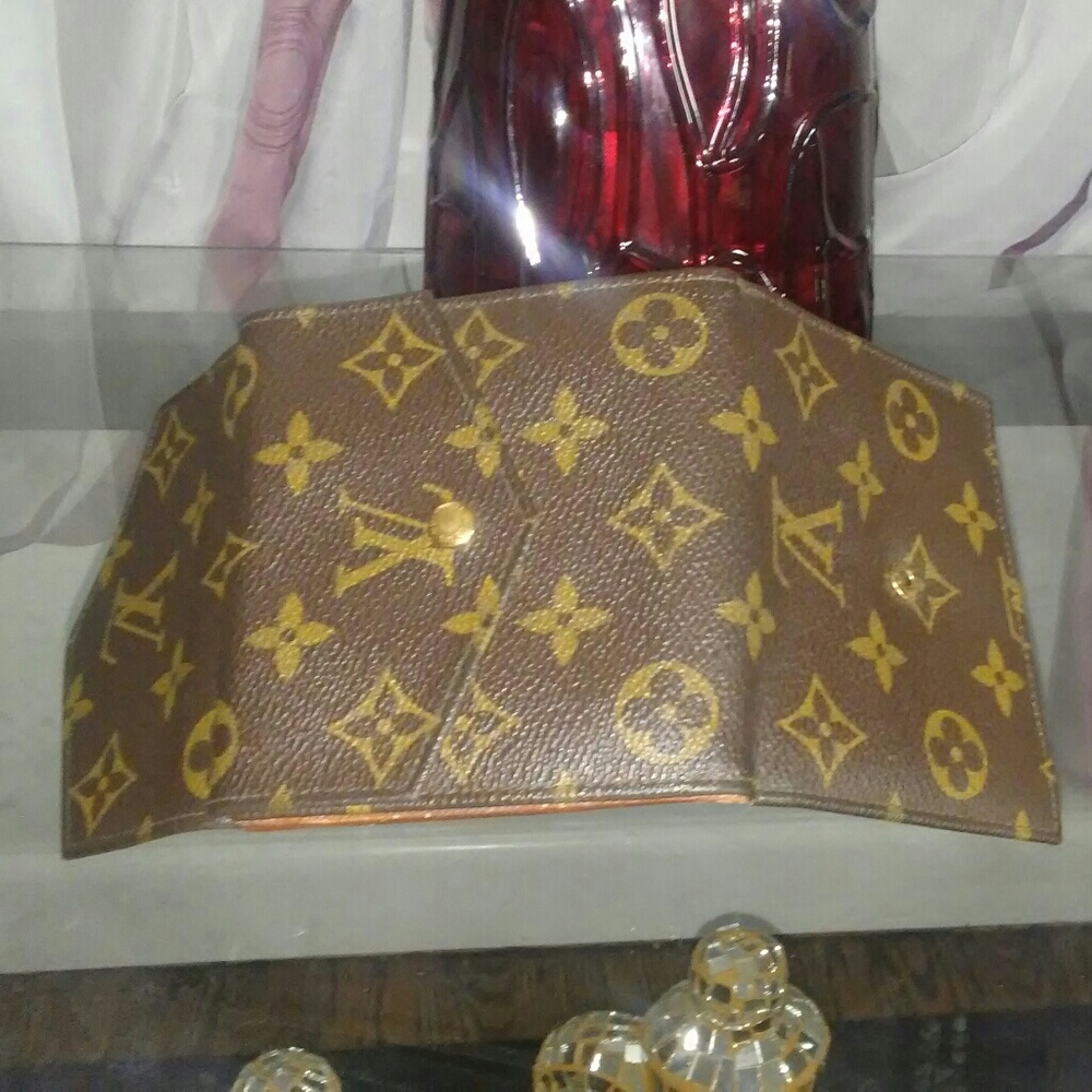 💥SOLD💥💯Authentic Louis Vuitton wallet💖