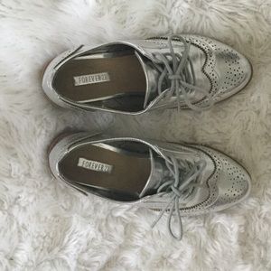 Silver metallic Oxford shoes