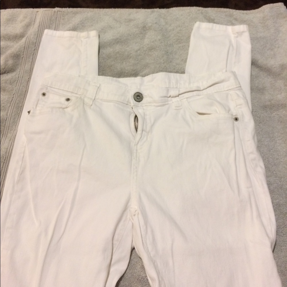 White skinny jeans