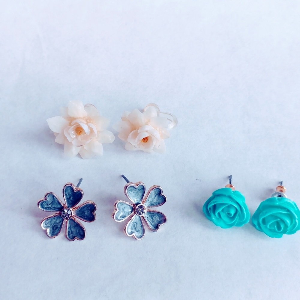 FLOWER Power bundle of vintage floral earrings