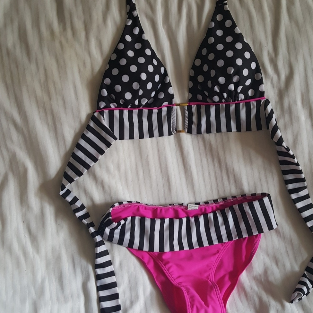 Bikini - Picture 2 of 5