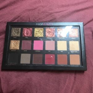 Huda Beauty Rose Gold Eyeshadow Palette