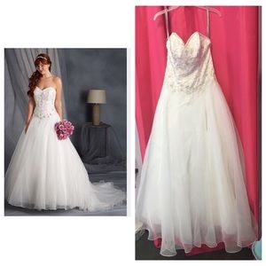 Wedding Dress new with tags