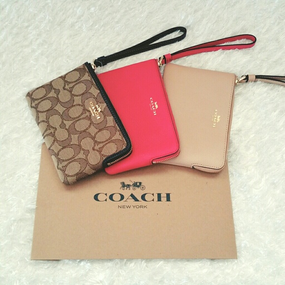🌸SOLD🌸COACH signature corner zip wristlet - Picture 6 of 6