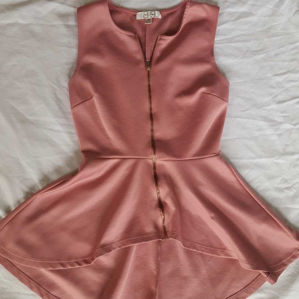 Sleeveless pink peplum