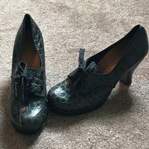 Never worn, must have CHIE MIHARA shoes.