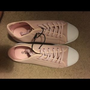 *Brand new* Women's wet seal blush sneakers