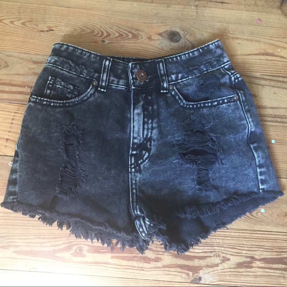 Bullhead Black Distressed Jean Mom Short