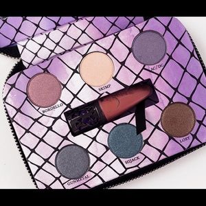 DISCONTINUED Urban Decay Feminine Palette