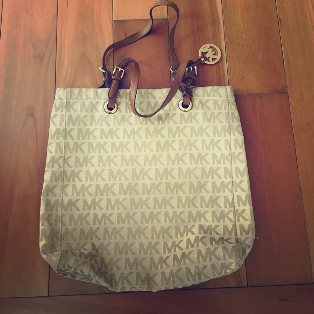 Blowout Sale🌈 Michael Kors Bag