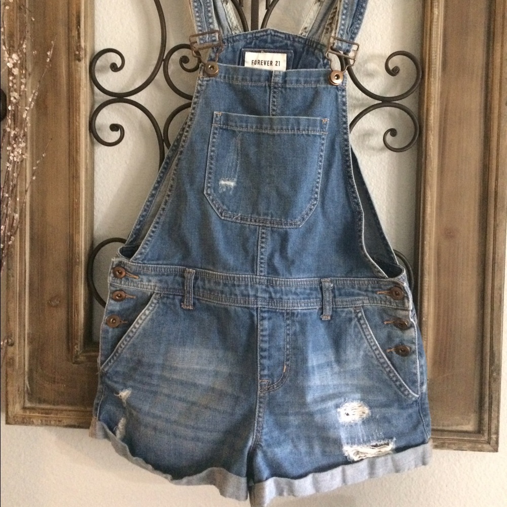 Short distressed overalls