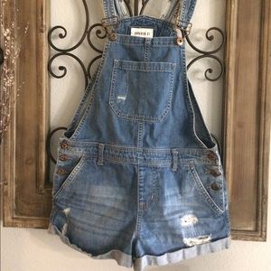 Short distressed overalls