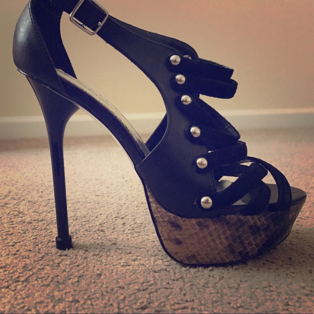 Bebe stiletto