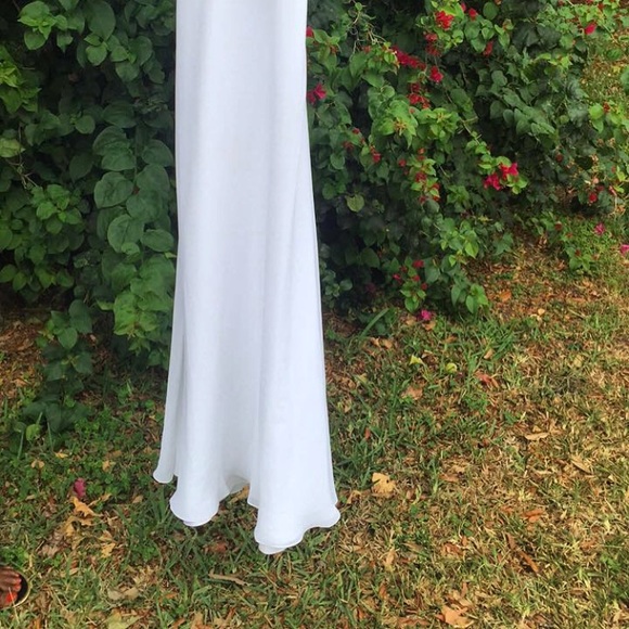 FAVIANA white gown - Picture 3 of 4