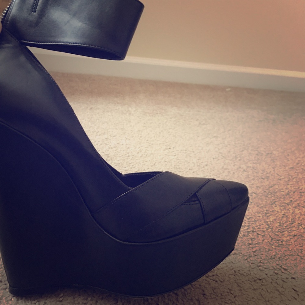 Max Azria vintage pumps!