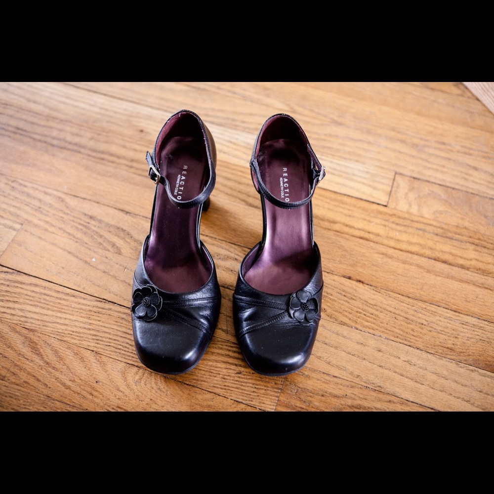 Vintage Kenneth Cole Reaction ankle strap pumps