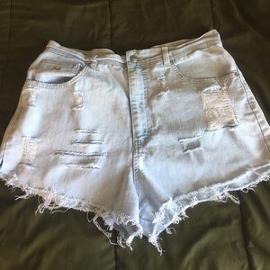 High waisted destroyed shorts