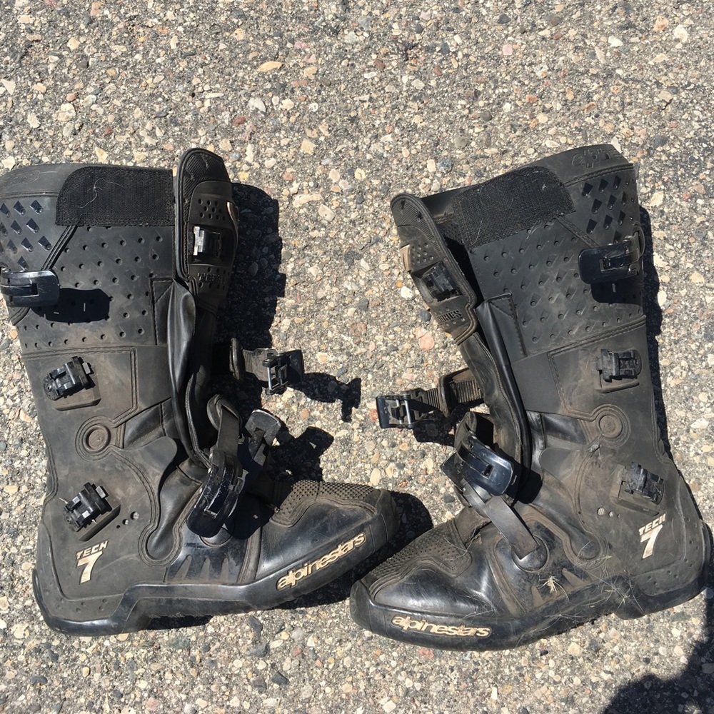 Moto boots
