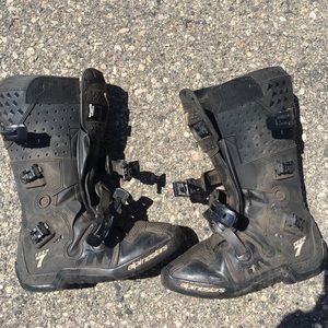 Moto boots