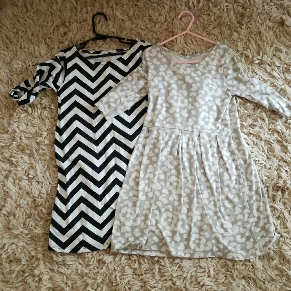 2 sweet girls play-dresses