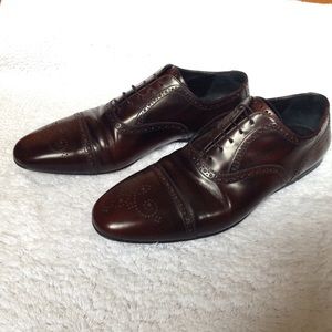 BURBERRY classic mahogany brown brogues.Italian 43