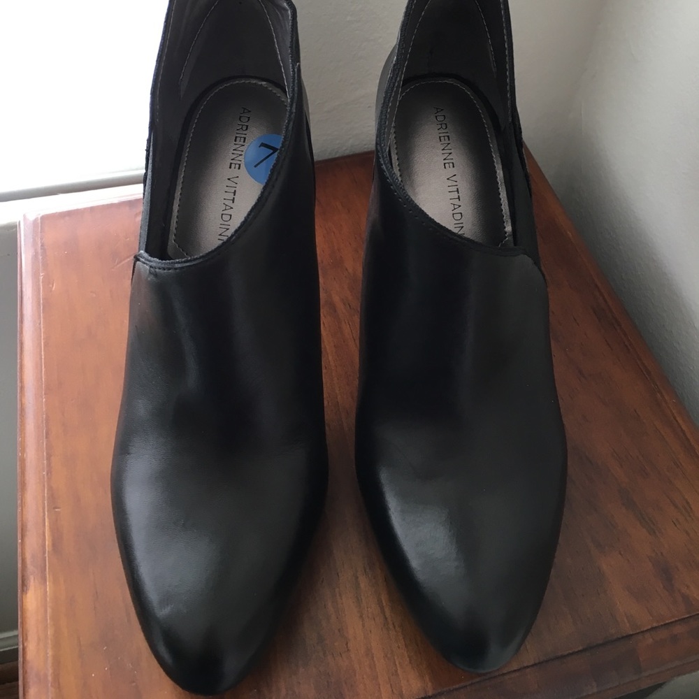 Black size 7.5 booties