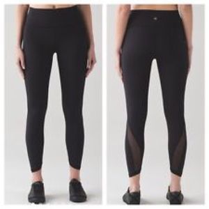 Lululem 7/8 featherlight tight with mesh