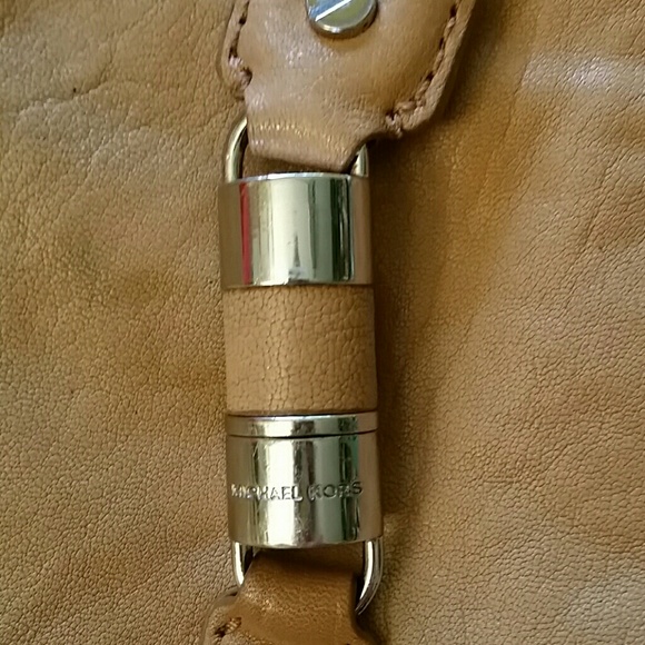 Michael MK Adorable Peanut Med/small Leather Bag!! - Picture 3 of 8