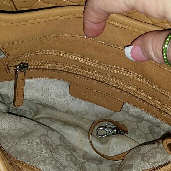 Michael MK Adorable Peanut Med/small Leather Bag!! - Picture 4 of 8