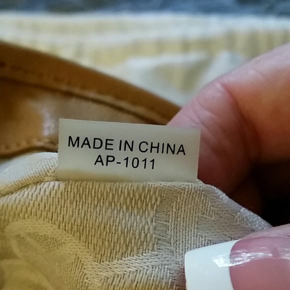 Michael MK Adorable Peanut Med/small Leather Bag!! - Picture 8 of 8